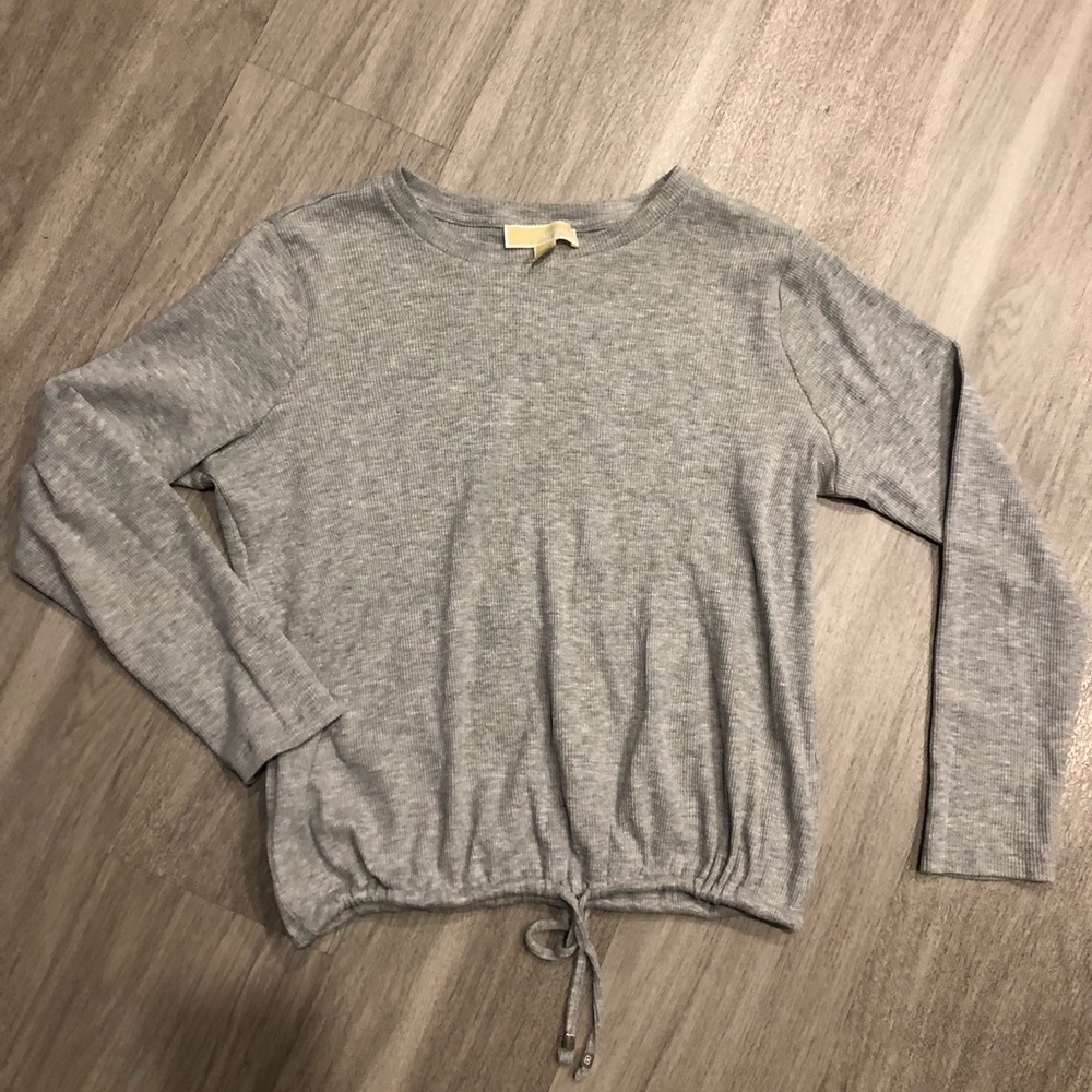 NWOT Michael Kors sweater/ shirt Sz M
Grey never worn